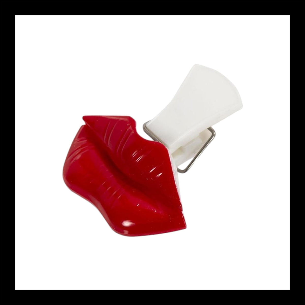Single red lip-shaped magnetic clip designed for securely sealing bags or holding notes on a magnetic surface.