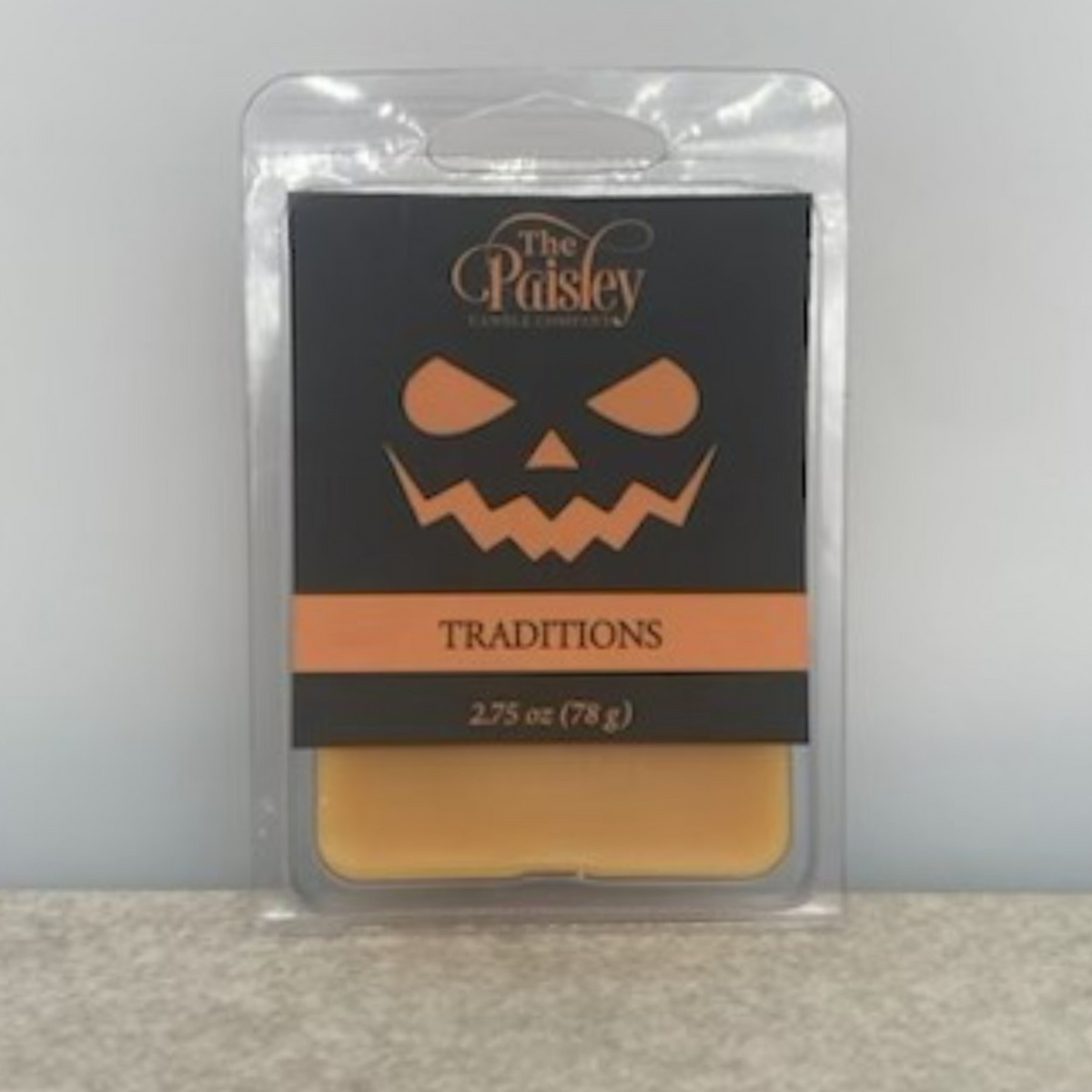 Traditions scented wax melt with warm apple, cinnamon and clove fragrance